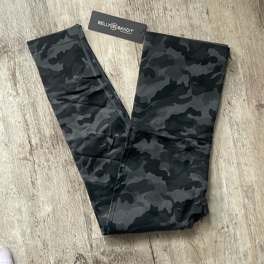 Black camo leggings
